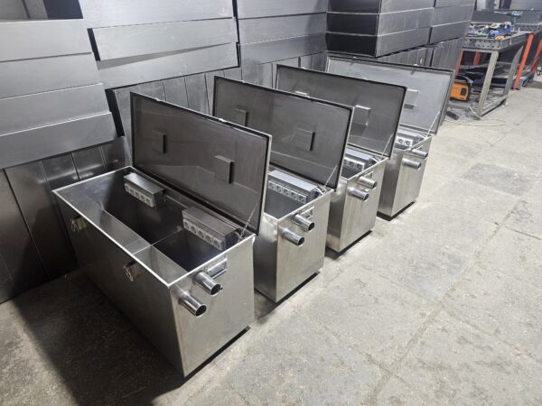 Станция безопасной зарядки АКБ с системой пожаротушения